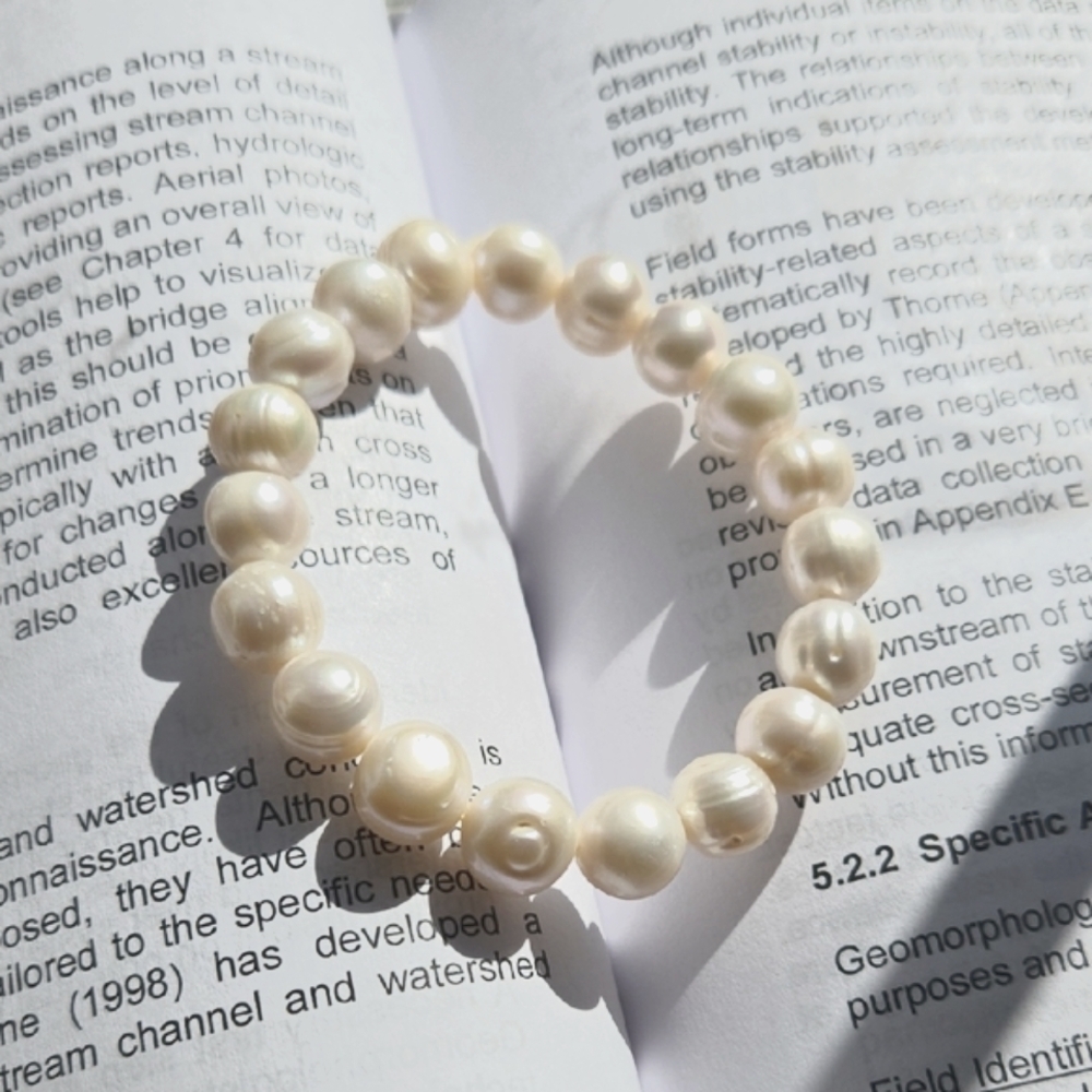 Elegant Cream Pearl Bracelet